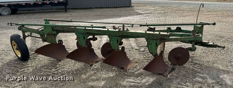 image for item DQ6716 John Deere F145 plow