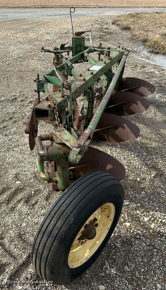 image for item DQ6716 John Deere F145 plow