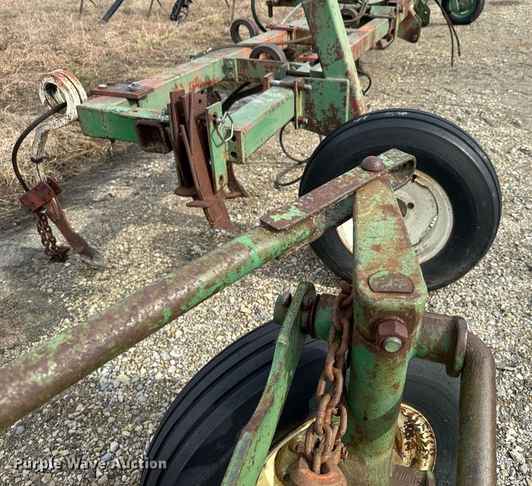 image for item DQ6716 John Deere F145 plow