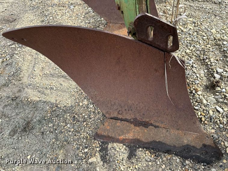 image for item DQ6716 John Deere F145 plow