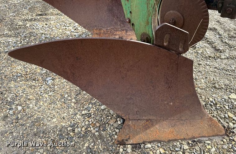 image for item DQ6716 John Deere F145 plow