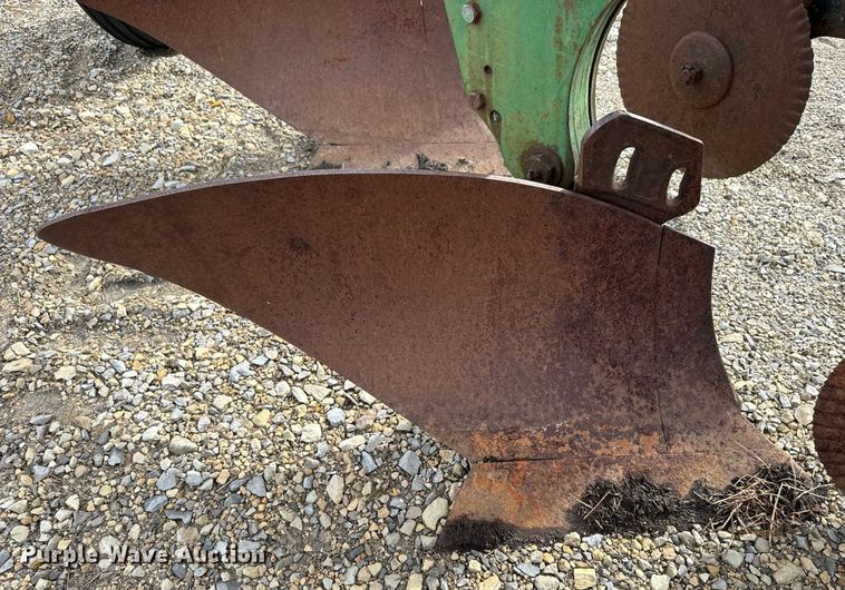 image for item DQ6716 John Deere F145 plow