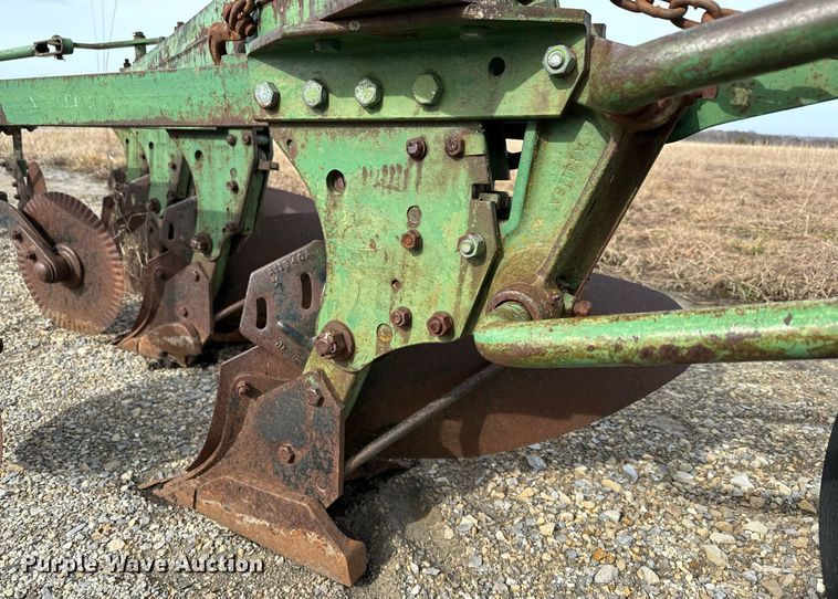 image for item DQ6716 John Deere F145 plow
