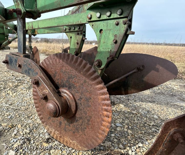 image for item DQ6716 John Deere F145 plow