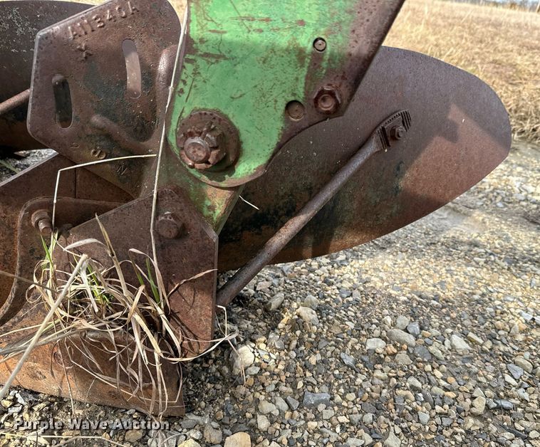 image for item DQ6716 John Deere F145 plow