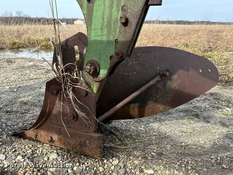 image for item DQ6716 John Deere F145 plow