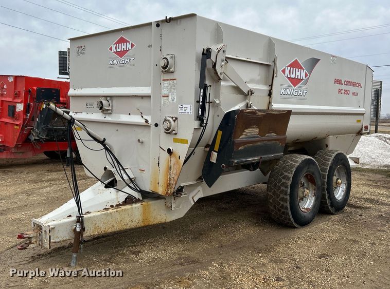 image for item DS0798 Kuhn Knight RC260 feed mixer