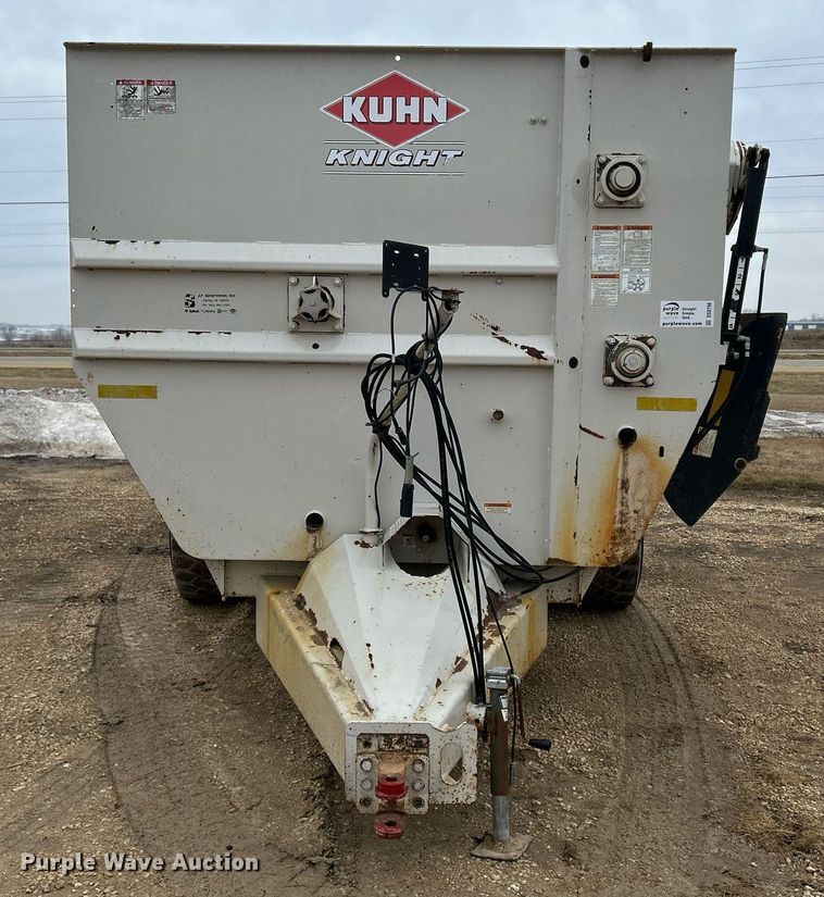 image for item DS0798 Kuhn Knight RC260 feed mixer