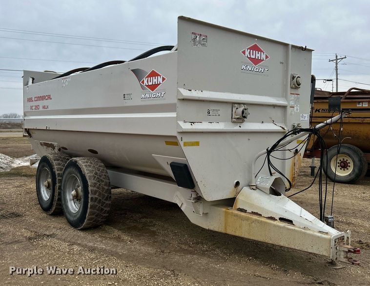 image for item DS0798 Kuhn Knight RC260 feed mixer