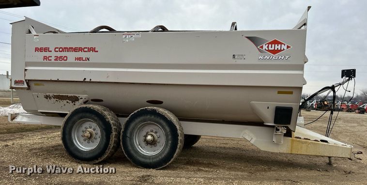 image for item DS0798 Kuhn Knight RC260 feed mixer