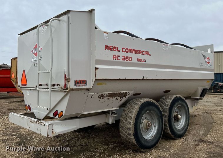 image for item DS0798 Kuhn Knight RC260 feed mixer