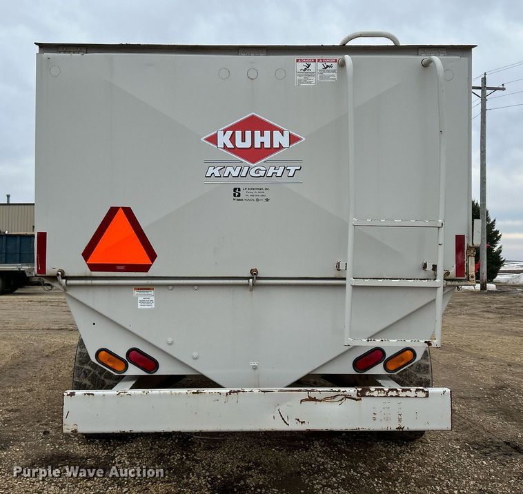 image for item DS0798 Kuhn Knight RC260 feed mixer
