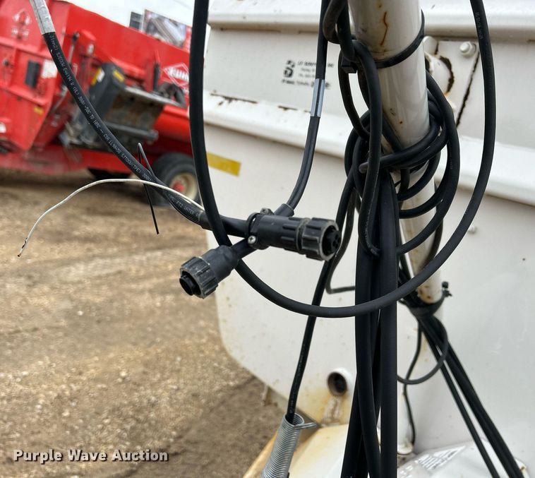 image for item DS0798 Kuhn Knight RC260 feed mixer