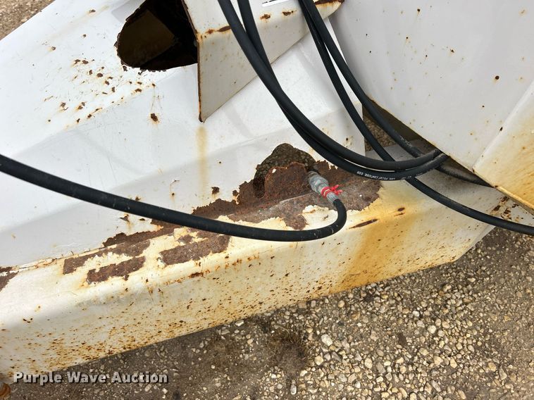 image for item DS0798 Kuhn Knight RC260 feed mixer