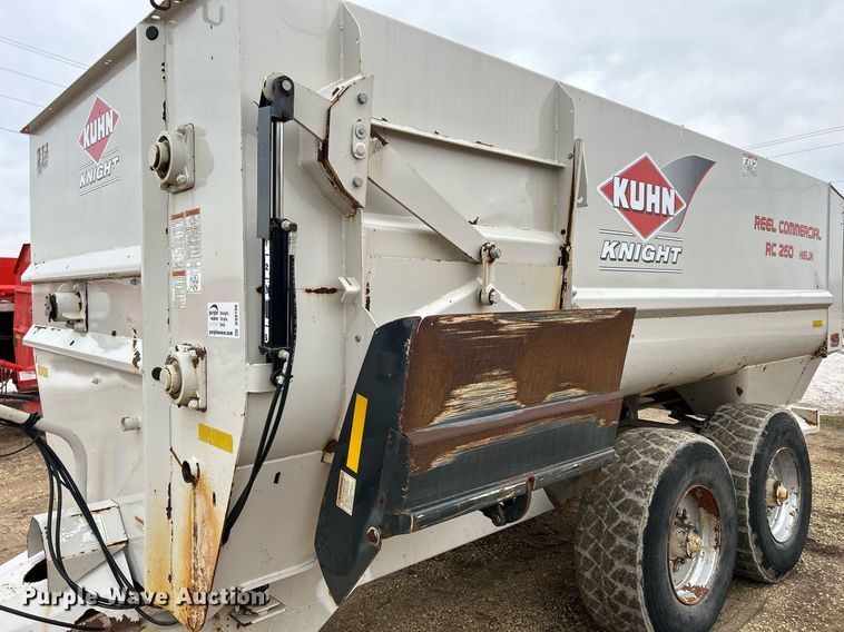 image for item DS0798 Kuhn Knight RC260 feed mixer