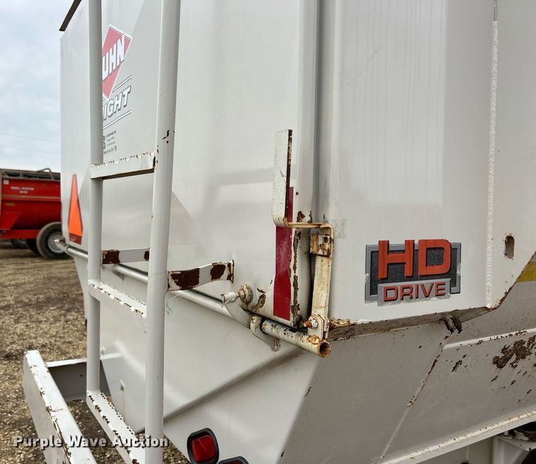 image for item DS0798 Kuhn Knight RC260 feed mixer