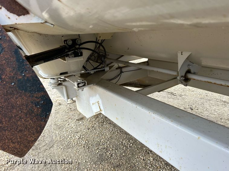 image for item DS0798 Kuhn Knight RC260 feed mixer