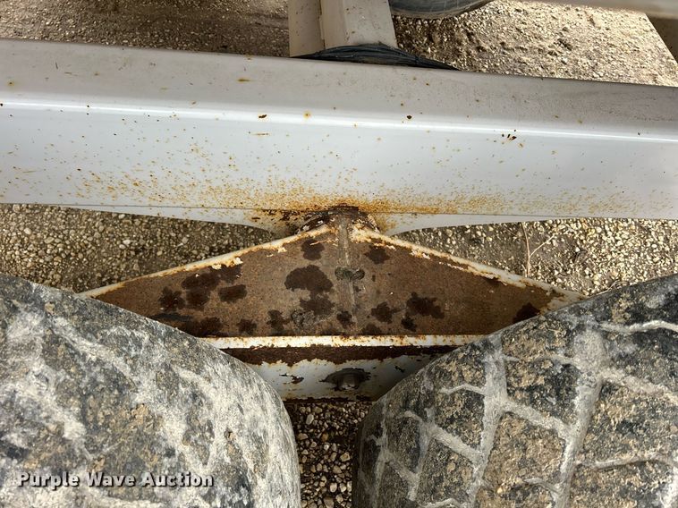 image for item DS0798 Kuhn Knight RC260 feed mixer