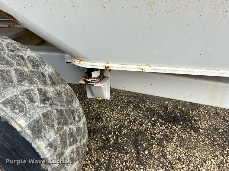 image for item DS0798 Kuhn Knight RC260 feed mixer