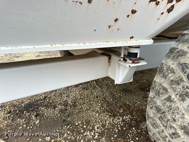 image for item DS0798 Kuhn Knight RC260 feed mixer