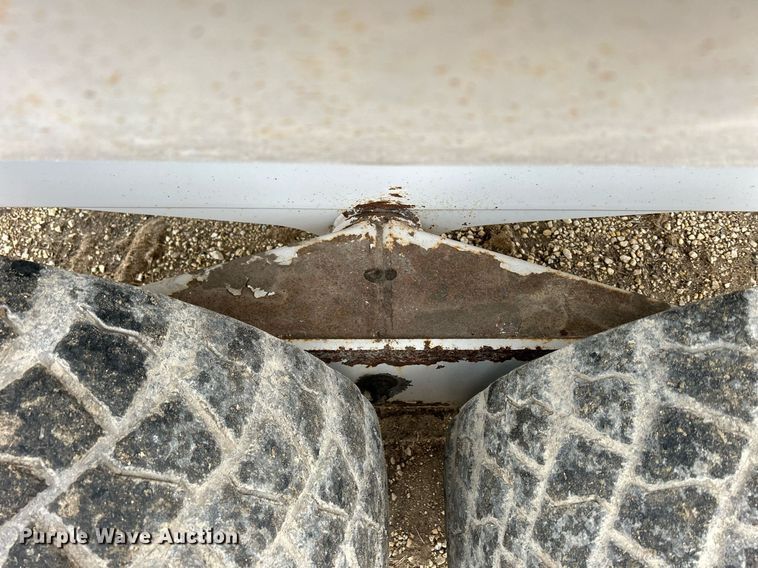 image for item DS0798 Kuhn Knight RC260 feed mixer