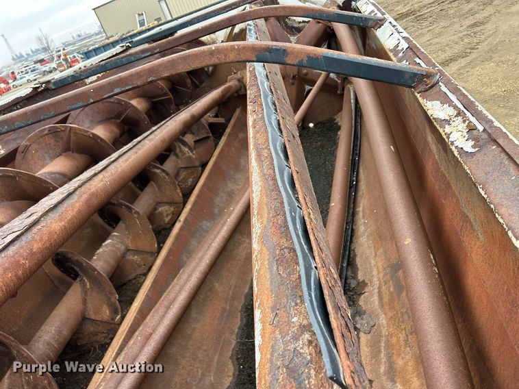 image for item DS0798 Kuhn Knight RC260 feed mixer