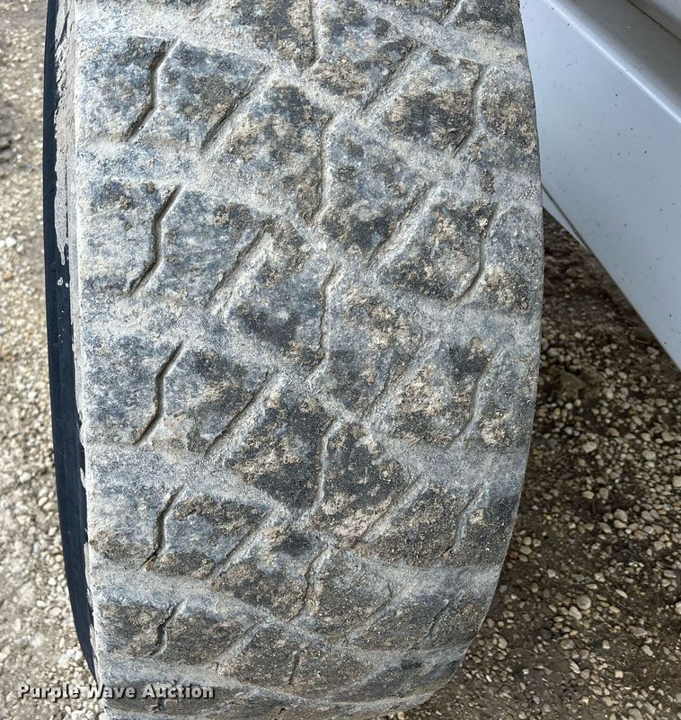 image for item DS0798 Kuhn Knight RC260 feed mixer