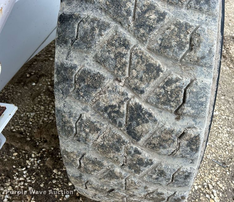 image for item DS0798 Kuhn Knight RC260 feed mixer