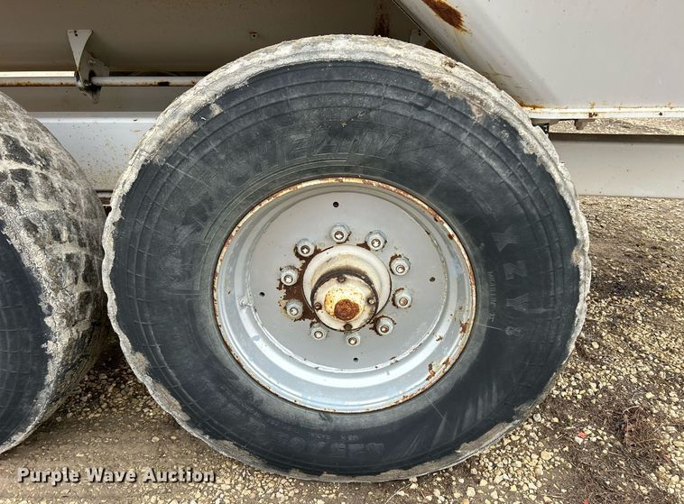 image for item DS0798 Kuhn Knight RC260 feed mixer