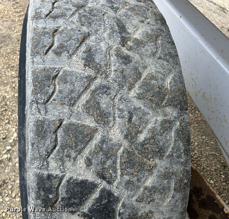 image for item DS0798 Kuhn Knight RC260 feed mixer