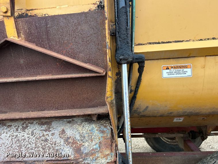 image for item DS0799 Kuhn Knight  3036 feed mixer