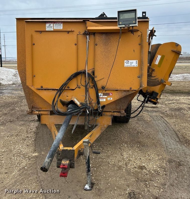 image for item DS0800 Kuhn Knight  3130 feed mixer