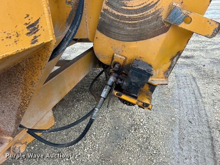 image for item DS0800 Kuhn Knight  3130 feed mixer