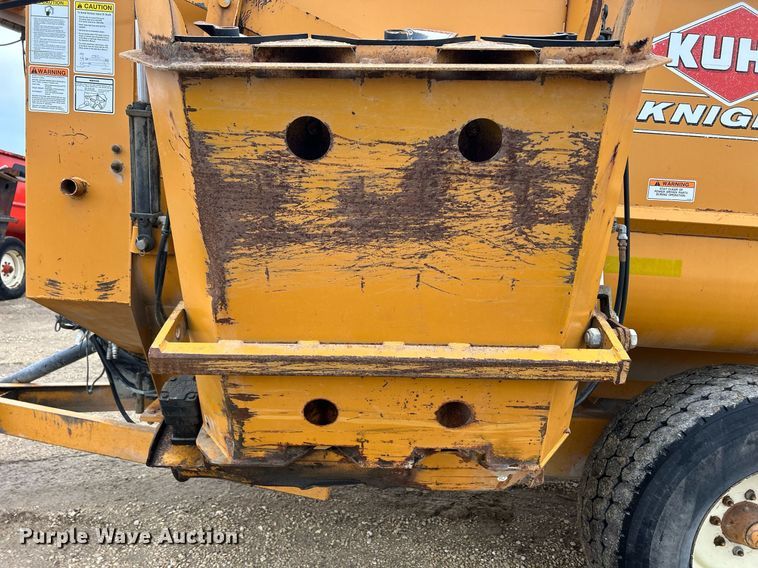 image for item DS0800 Kuhn Knight  3130 feed mixer