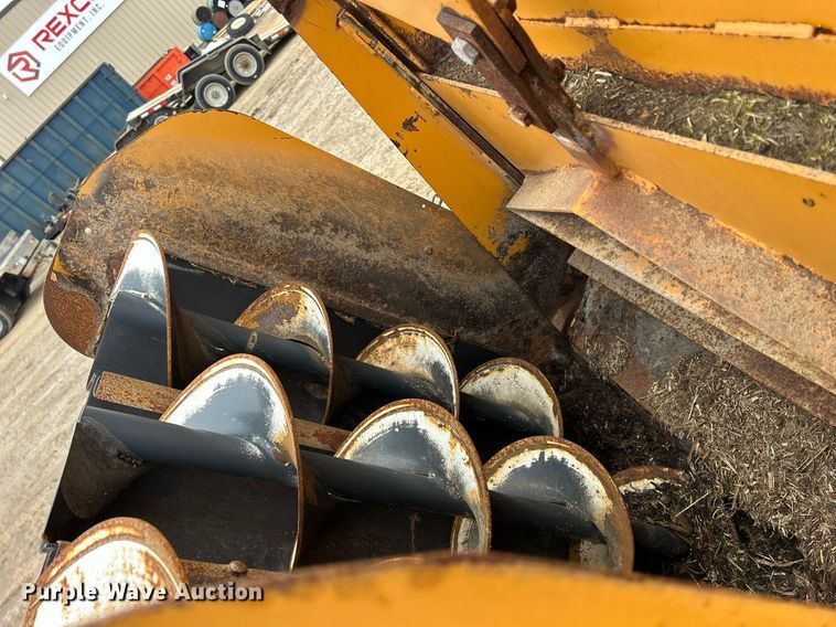 image for item DS0800 Kuhn Knight  3130 feed mixer