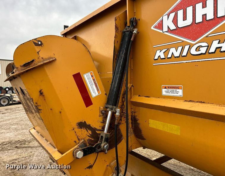 image for item DS0800 Kuhn Knight  3130 feed mixer