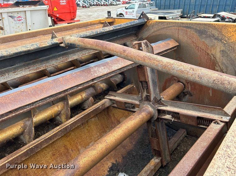 image for item DS0800 Kuhn Knight  3130 feed mixer