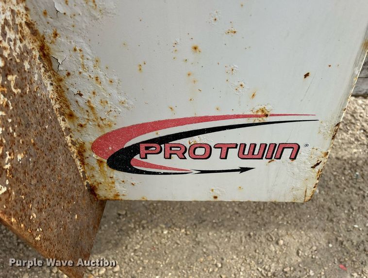 image for item DS0801 Kuhn Knight  8132 manure spreader