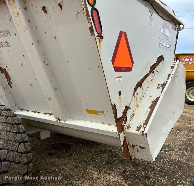 image for item DS0801 Kuhn Knight  8132 manure spreader
