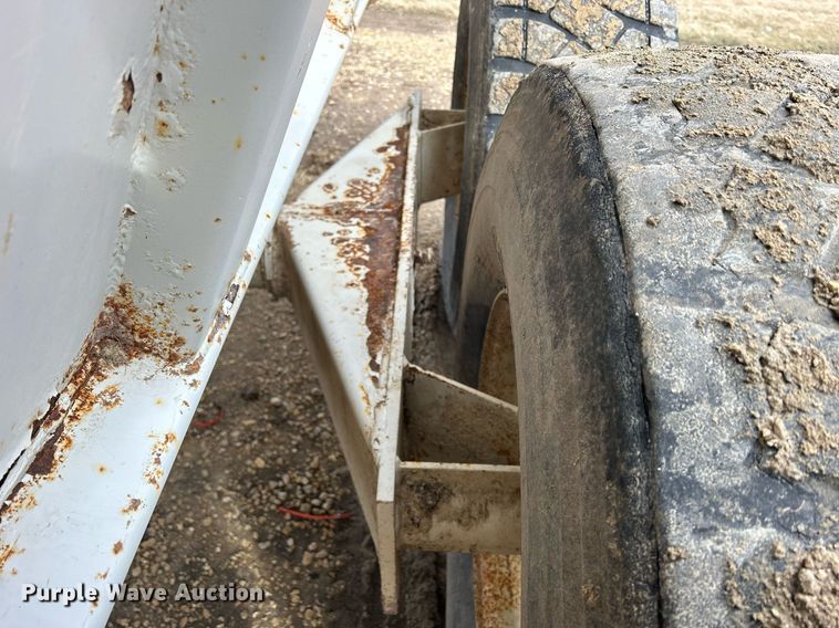 image for item DS0801 Kuhn Knight  8132 manure spreader