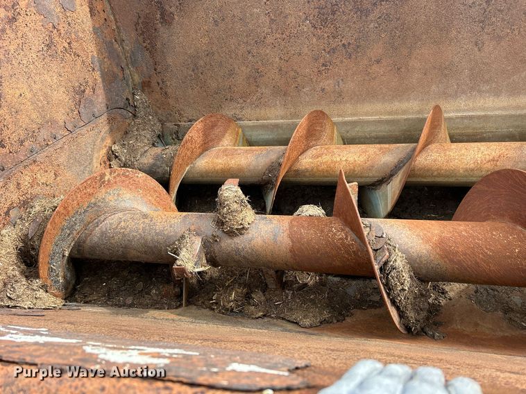 image for item DS0801 Kuhn Knight  8132 manure spreader