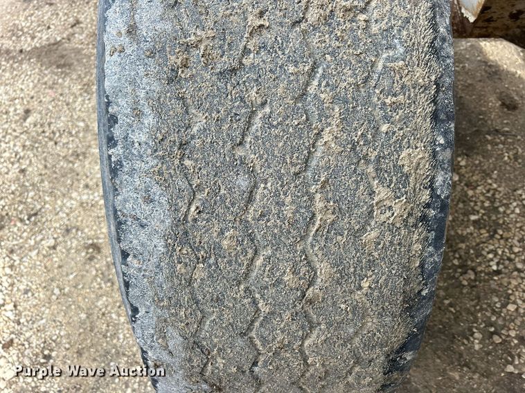 image for item DS0801 Kuhn Knight  8132 manure spreader