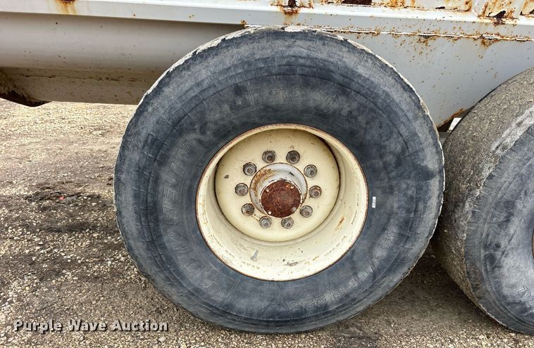 image for item DS0801 Kuhn Knight  8132 manure spreader