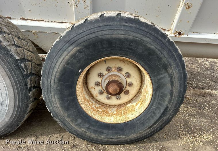 image for item DS0801 Kuhn Knight  8132 manure spreader