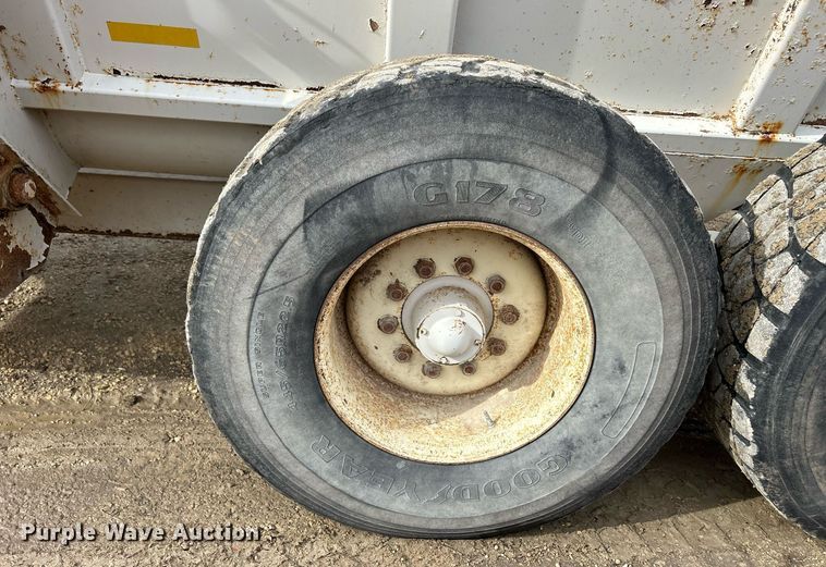 image for item DS0801 Kuhn Knight  8132 manure spreader