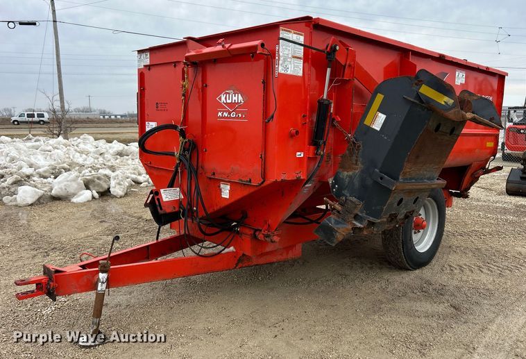 image for item DS0804 Kuhn Knight 3130 feed mixer