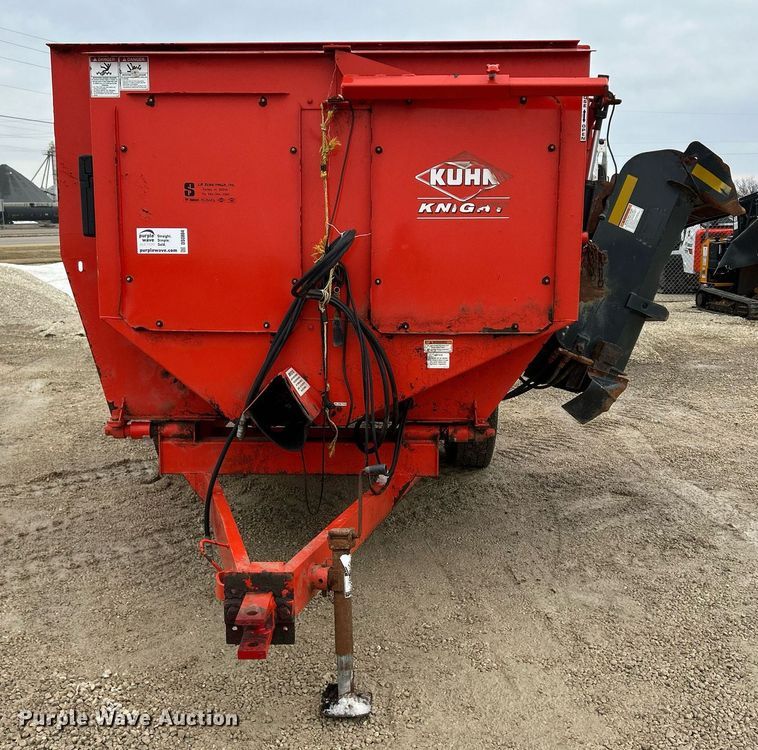 image for item DS0804 Kuhn Knight 3130 feed mixer