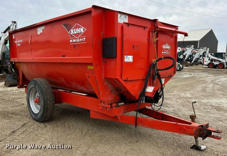 image for item DS0804 Kuhn Knight 3130 feed mixer