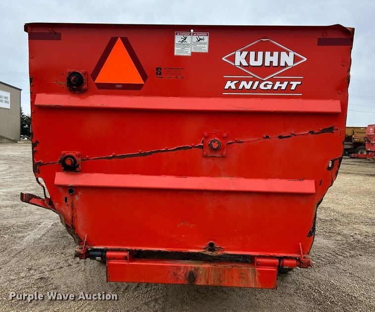 image for item DS0804 Kuhn Knight 3130 feed mixer