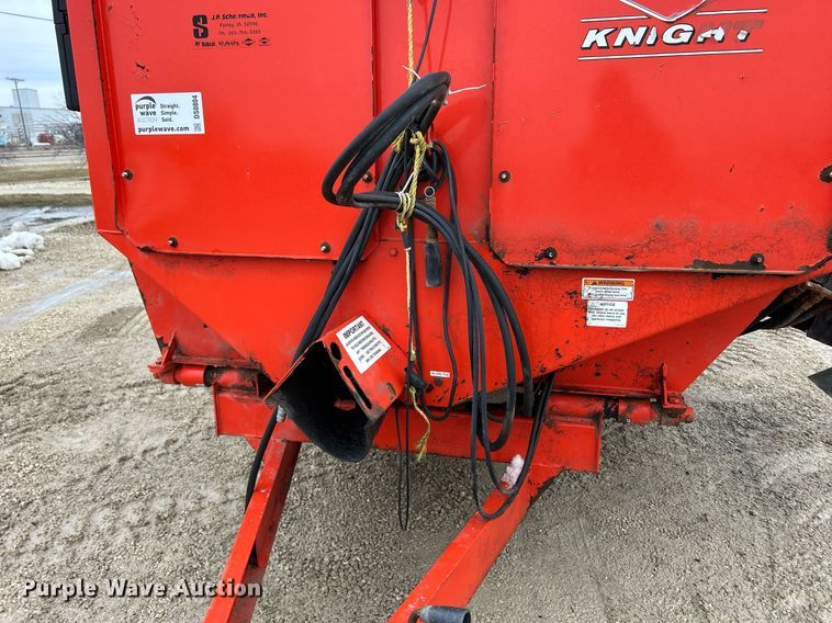 image for item DS0804 Kuhn Knight 3130 feed mixer